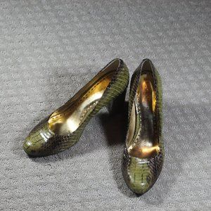 BCBG Girl Size 9B Olive Green Crocodile 3.5" Heels